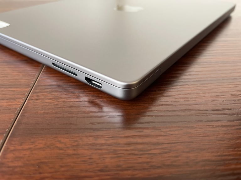 Apple MacBook Pro M3 14'' 16GB Ram 1TB SSD Adobe 2024 Logic Pro 11 Ableton