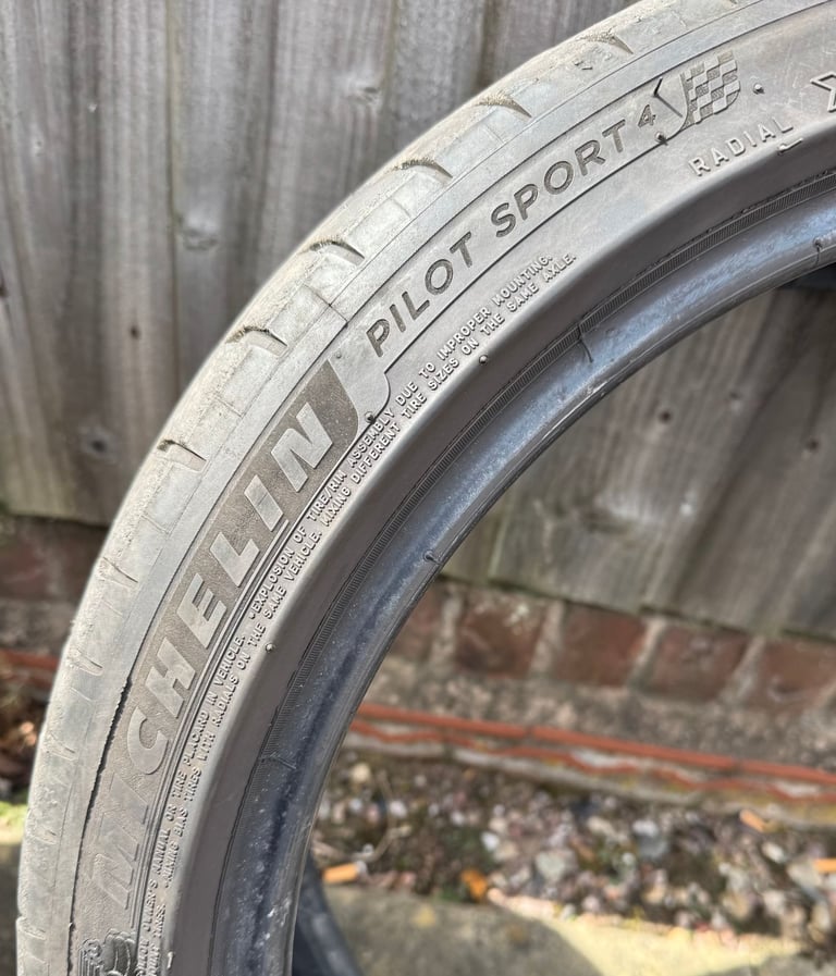 Michelin Pilot Sport 4