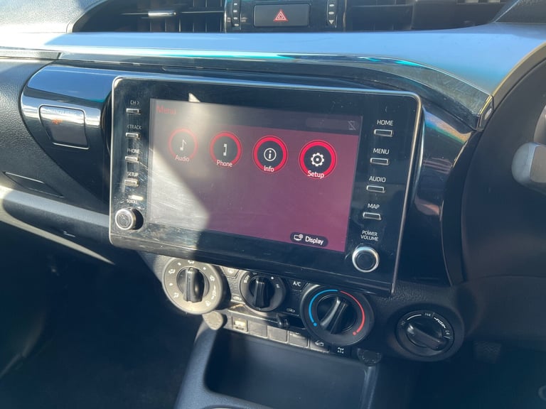 TOYOTA HILUX 2.4 D-4D 150PS ICON MANUAL 4X4 UTILITY PICKUP 21 REG 19,400 MILES