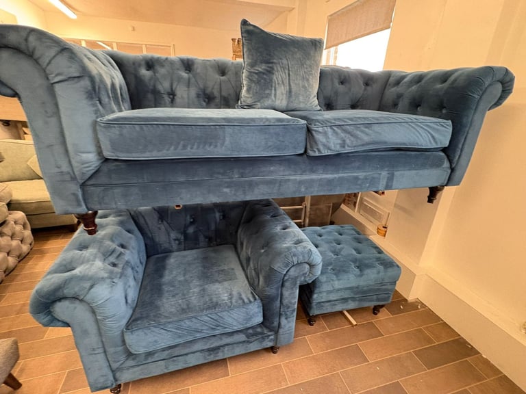 Lovely French Velvet Sofa, Armchair and Footstool. Delivery available🚛