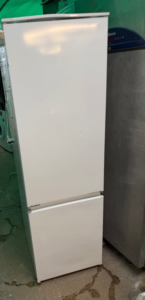 AEG 70/30 fridge freezer built in