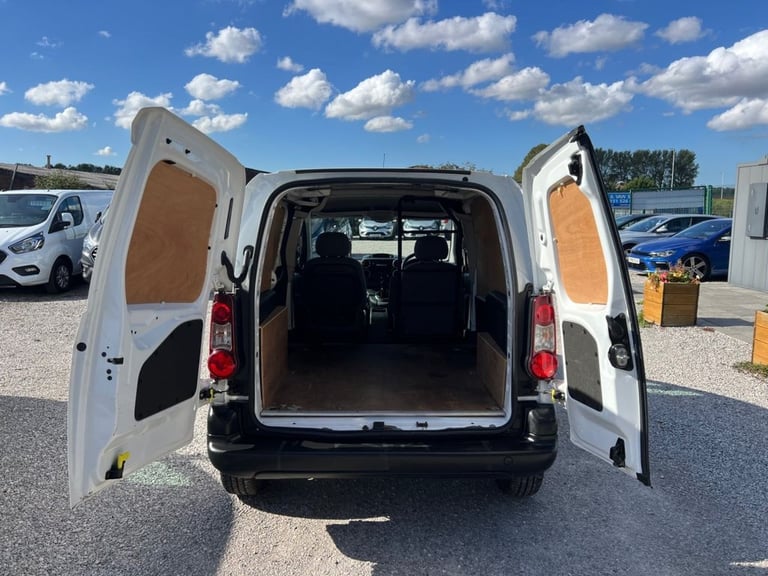 2016 Peugeot Partner 1.6 HDi 850 S Panel Van 4dr Diesel Manual L1 (132 g/km , 92 bhp) Van Diesel ...