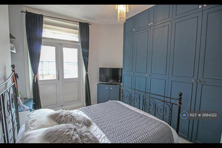 1 bedroom flat in Station Road, Westcliff-On-Sea, SS0 (1 bed) (#2684322)