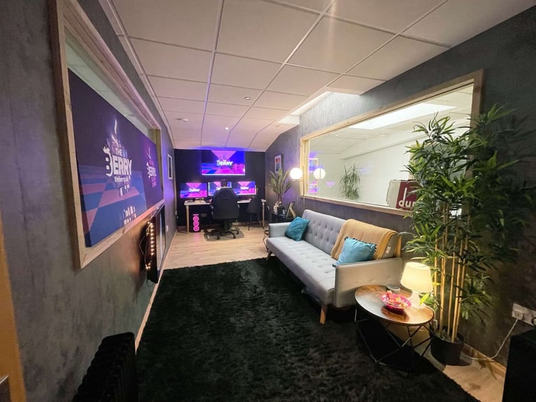 Office | Creative Space | Beauty Room | Commercial Unit | Workspace | Desk In Hackney East London E9