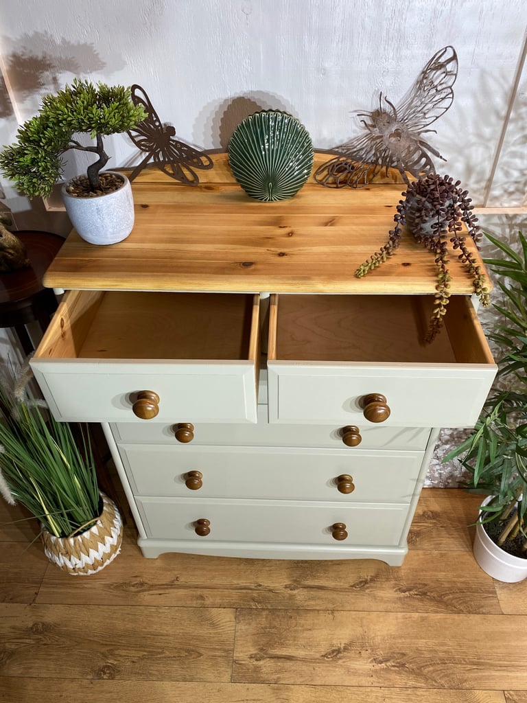 Pine Chest of drawers