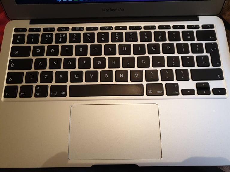 BOXED APPLE MACBOOK AIR 11inch LAPTOP WITH CHARGER 2015 1.6GHZ I5 CPU, 4GB DDR3 128GB SSD MONTEREY