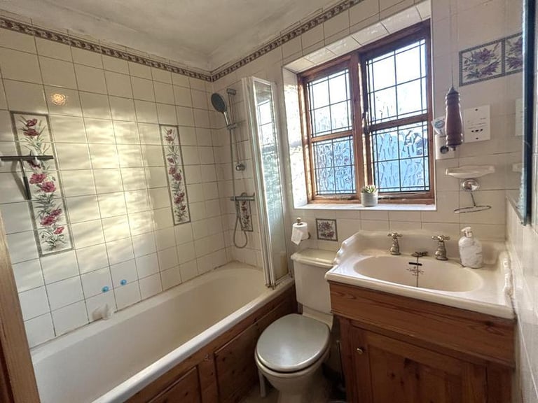 Bright and spacious room available in Whitechapel