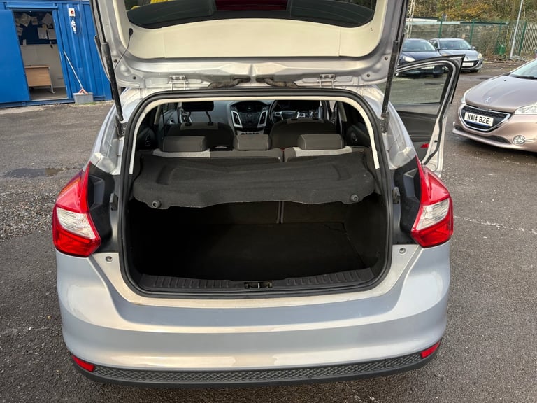 2011 Ford Focus 1.6 125 Zetec 5dr HATCHBACK Petrol Manual