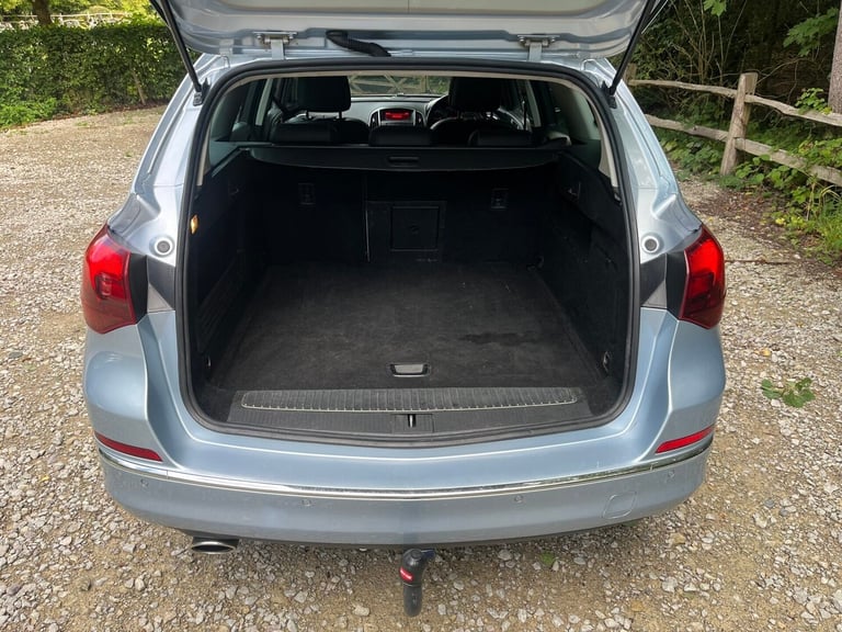 2014 Vauxhall Astra ELITE CDTI S/S ESTATE 6 SPEED MANUAL. Estate Diesel Manual