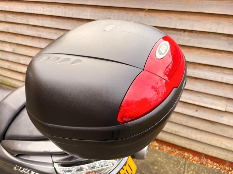 2010 / 10 Yamaha YP400 Majesty £1500 Silver 34049 miles.