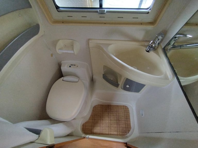 Trigano Tribute 2 berth 3 seat belts DIESEL MANUAL 2004/53