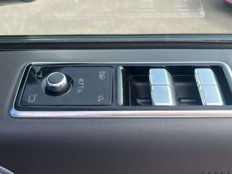 2020 Land Rover Range Rover 2.0 P400e 13.1kWh Vogue SE SUV 5dr Petrol Plug-in Hybrid Auto 4WD Eur...