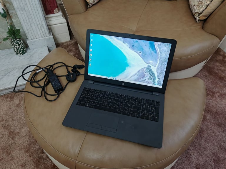HP 255 G6 Notebook AMD A9-9425 Radeon R5 Graphics 8GB RAM 500GB Windows 10