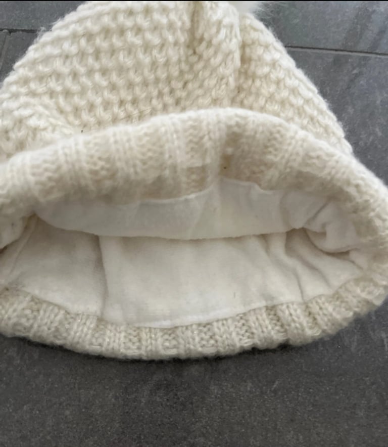  Lined knitted hat 
