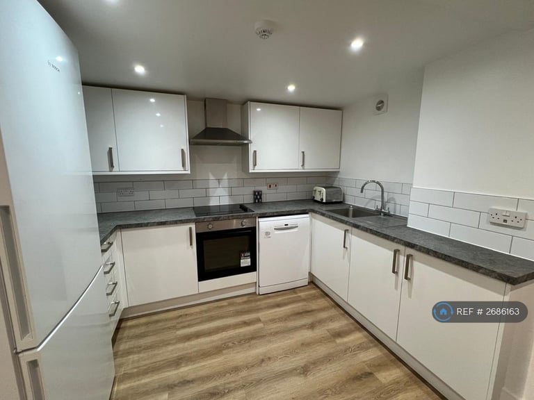 5 bedroom flat in Hotwell Road, Bristol, BS8 (5 bed) (#2686163)