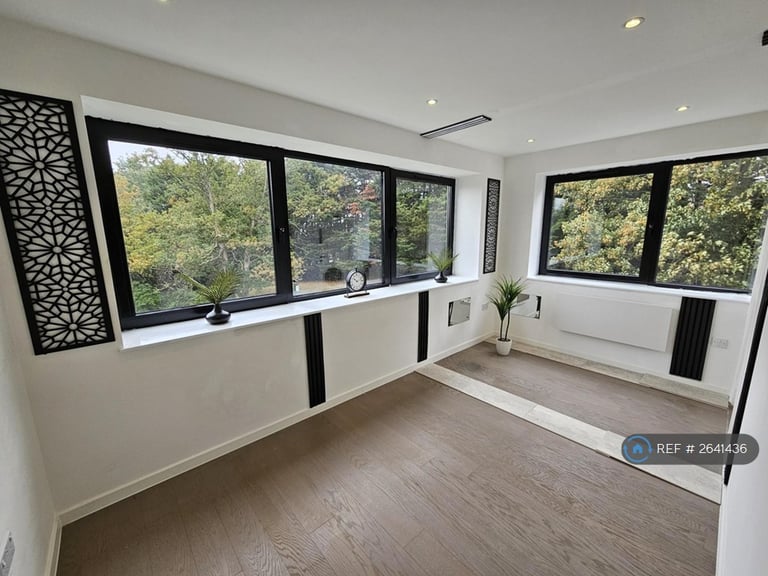 image for 1 bedroom flat in Hubert Road, Brentwood, CM14 (1 bed) (#2641436)