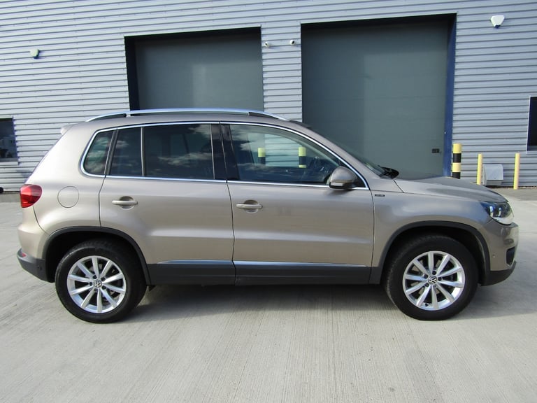 2015 Volkswagen Tiguan 2.0 TDi BLUEMOTION SPORT 4WD DSG 5DR LHD 4x4 Diesel Automatic