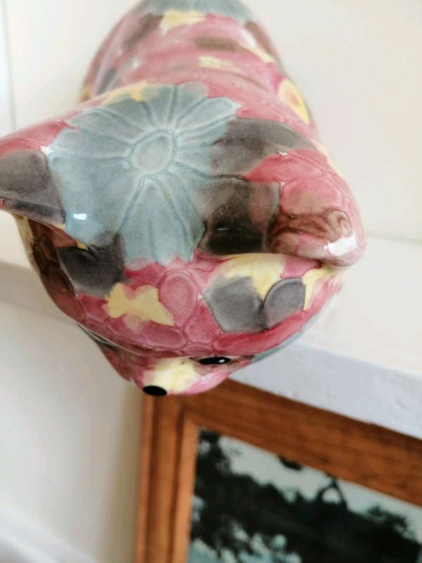 Park Rose pottery Brid Cat poised 