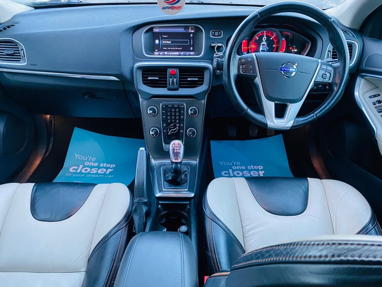 2013 Volvo V40 Cross Country 1.6 D2 Lux Nav Hatchback 5dr Diesel Manual Euro 5