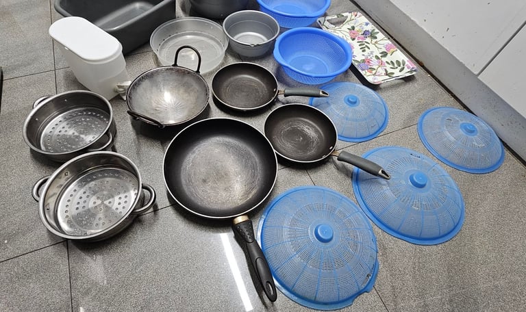 Large Bundle of Kitchen items