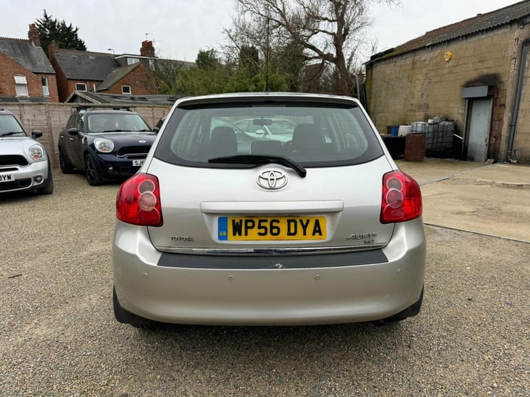 TOYOTA AURIS 1.6 VVTi TR 5dr Manual Silver