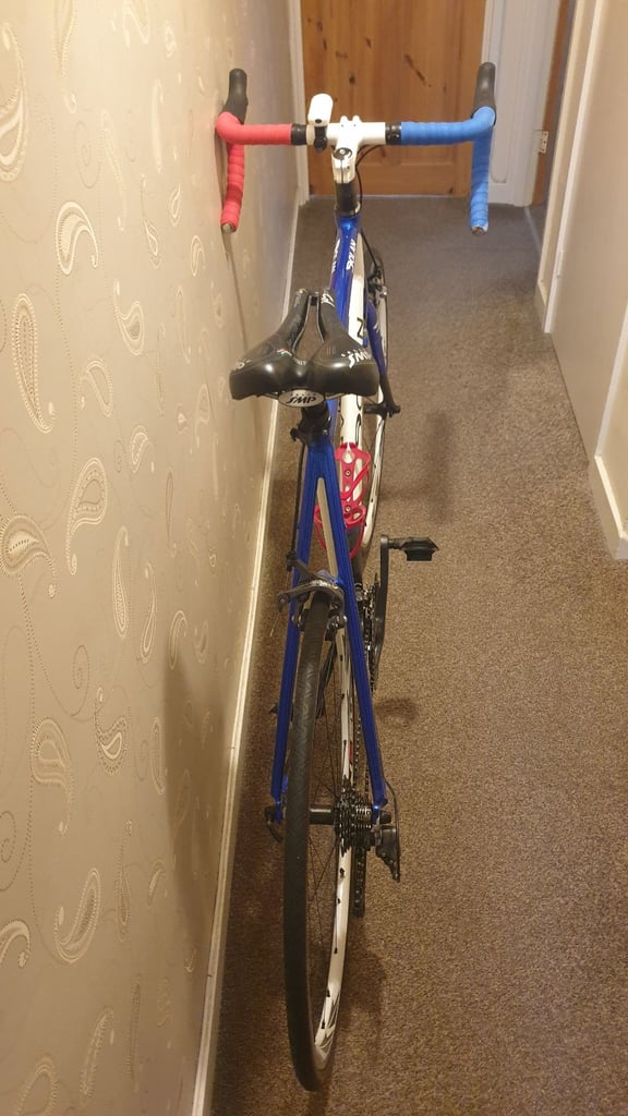 For sale Dolan preffisio road bike.