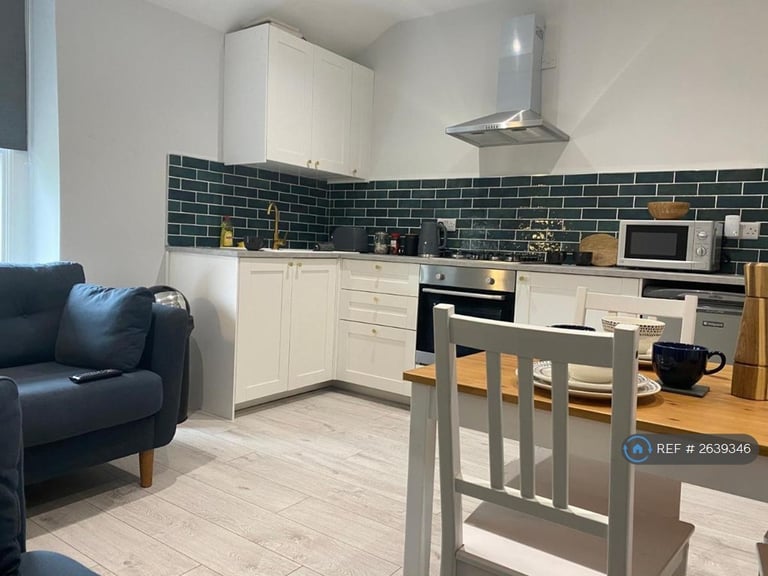 2 bedroom flat in West Road, Buxton, SK17 (2 bed) (#2639346)