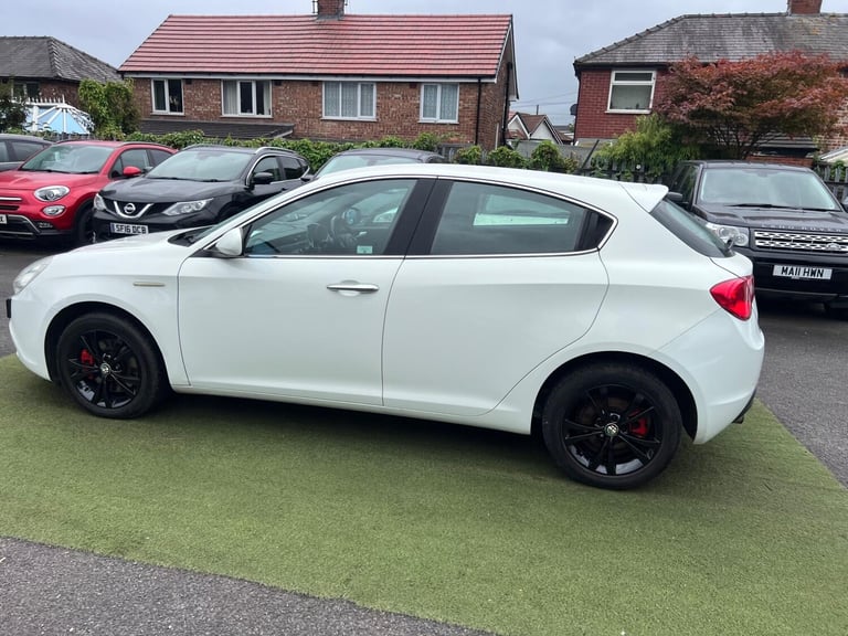 2011 Alfa Romeo Giulietta 1.4 TB MultiAir Lusso Euro 5 (s/s) 5dr HATCHBACK Petrol Manual