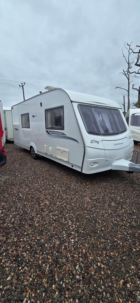 Coachman pastiche 524/4 berth 2011 motor mover fantastic condition large end bathroom