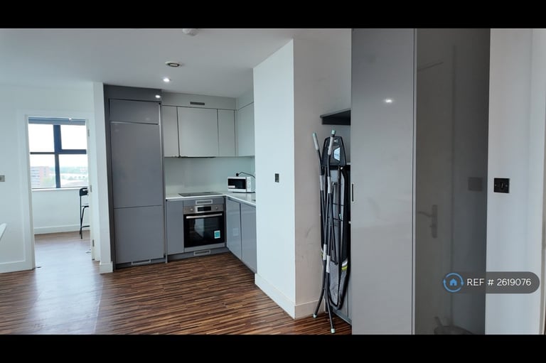 3 bedroom flat in West Point, Manchester, M16 (3 bed) (#2619076)