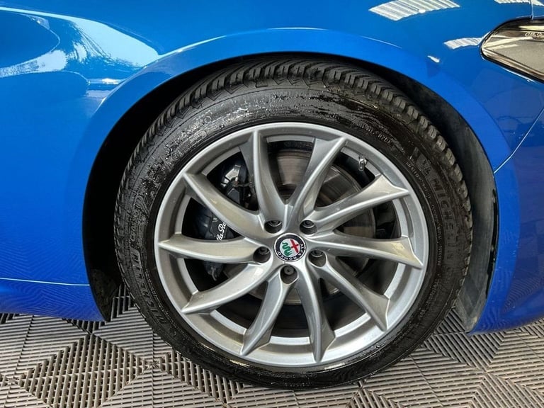2018 Alfa Romeo Giulia 2.0T Veloce Saloon 4dr Petrol Auto Euro 6 (s/s) (280 ps) Saloon Petrol Aut...