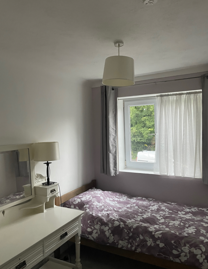 1 small single room available in three bedroom flatshare, Hove