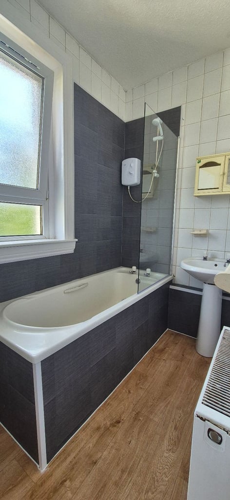 Three Bedrooms Upper Cottage - Thornlibank