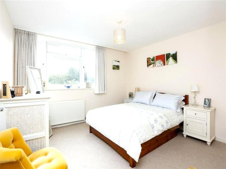 image for 🏠 Bright and spacious room in Mile End