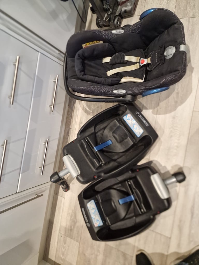 image for 2 x iso fix bases and seat maxi cosi