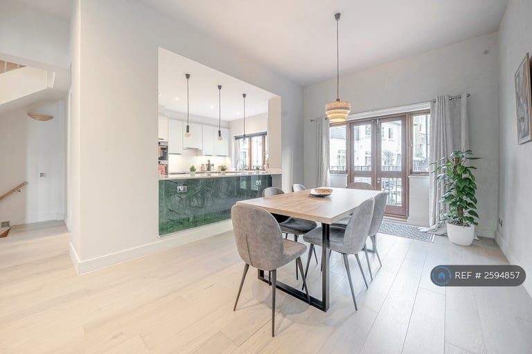 4 bedroom house in Warwick Gardens, London, W14 (4 bed) (#2594857)