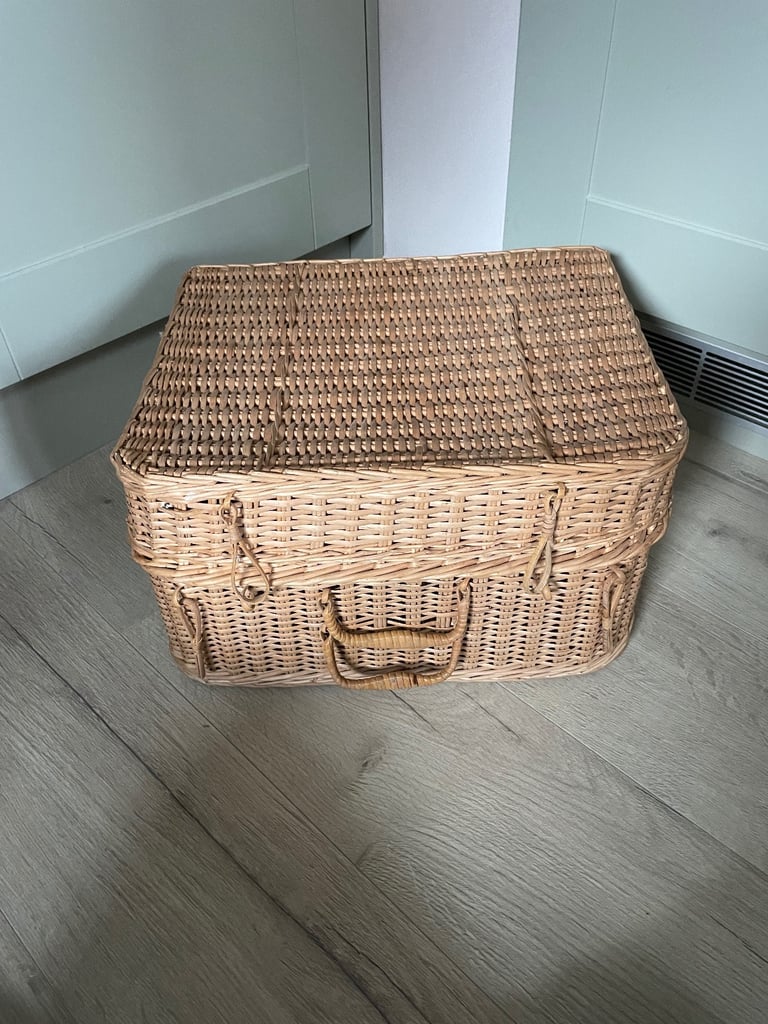 image for Large Whicker Picnic Basket