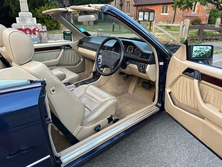 1995 Mercedes-Benz E-Class E220 2dr Auto CONVERTIBLE Petrol Automatic