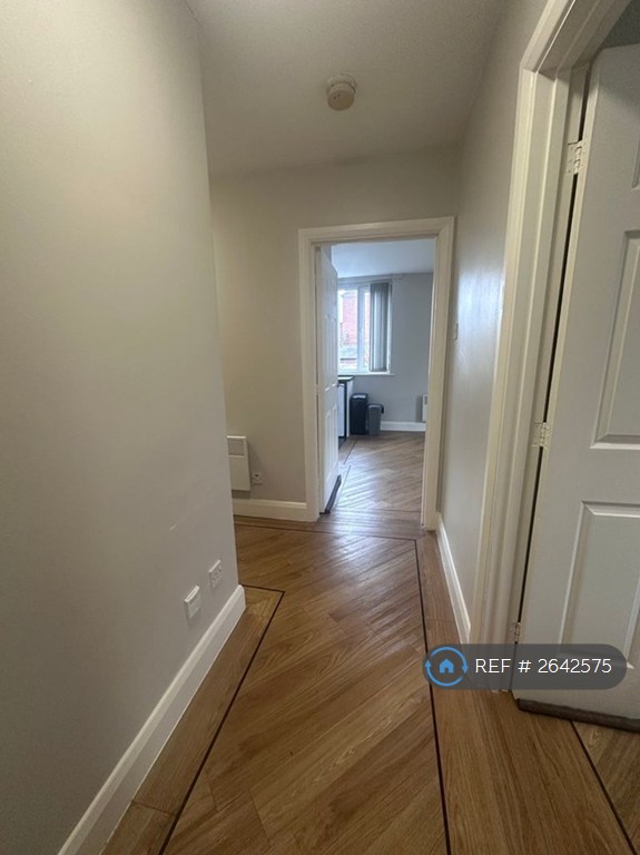 2 bedroom flat in Gladstone Court, Liverpool, L8 (2 bed) (#2642575)
