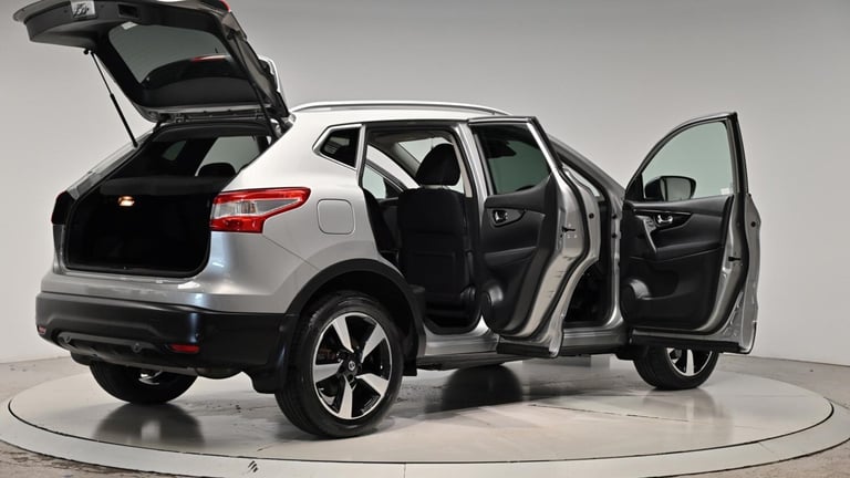 2015 Nissan Qashqai 1.6 dCi n-tec+ XTRON 2WD Euro 6 (s/s) 5dr HATCHBACK Diesel Automatic