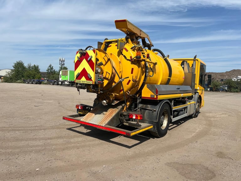 Mercedes-Benz ECONIC 1830 