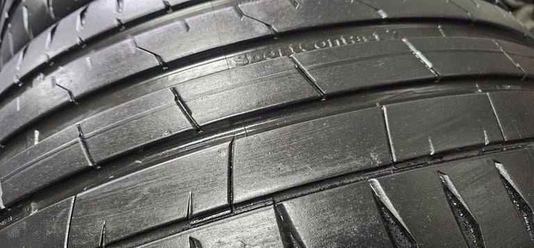 255 35 21    2 x tyres Continental Sport Contact 7