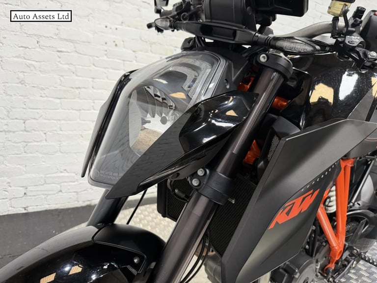 2016 KTM 1290 Super Duke R 1290 Naked Petrol Manual (172 ps) Naked Petrol Manual