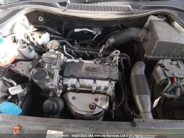 Volkswagen vw polo white breaking parts in stock 