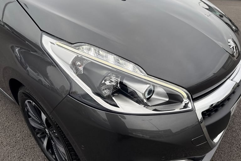 2019 Peugeot 208 1.2 PureTech 82 Tech Edition 5dr [Start Stop] HATCHBACK PETROL Manual