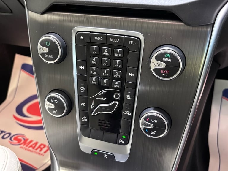 2016 16 VOLVO V40 2.0 D2 SE LUX HATCHBACK 5DR DIESEL MANUAL EURO 6 (S/S) (120 PS