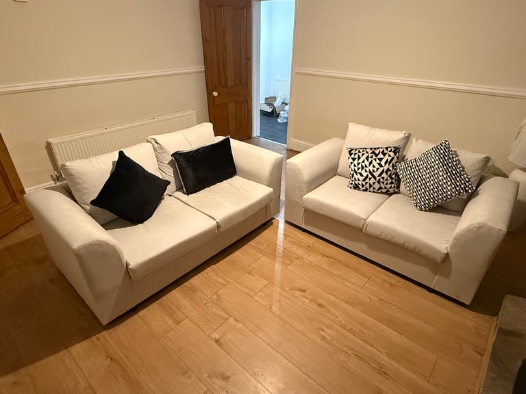 2 + 3 seater sofa like new