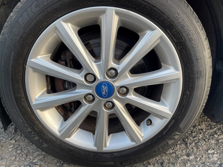 2015 Ford Focus TITANIUM 5-Door Petrol
