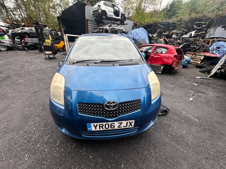 TOYOTA YARIS 2006 1.3 PETROL BREAKING FOR PARTS