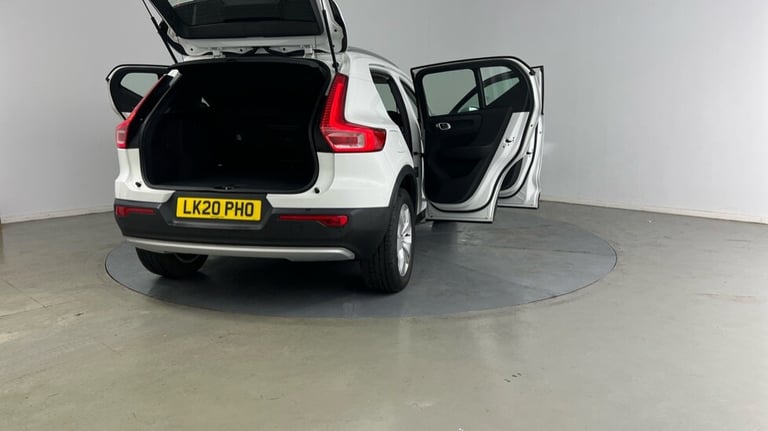 2020 Volvo XC40 T3 Momentum Automatic Estate Petrol Automatic